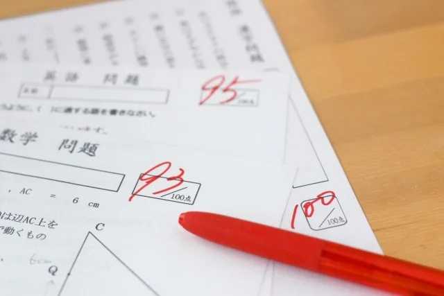 【主婦必見】在宅採点バイトおすすめ8選！未経験から月5万稼ぐ完全ガイド