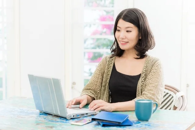 妊娠中も収入を！自宅で始められる内職とその選び方